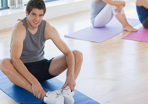男人减压：锻炼腿部的瑜伽体式