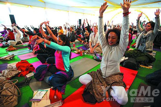印度举行第16届国际瑜伽节2