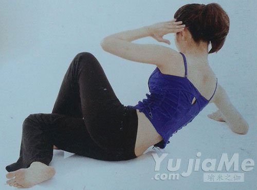 侧身仰卧起坐-高效塑腰减肥瑜伽5